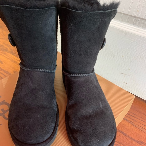 Bailey Button Uggs - Picture 2 of 5